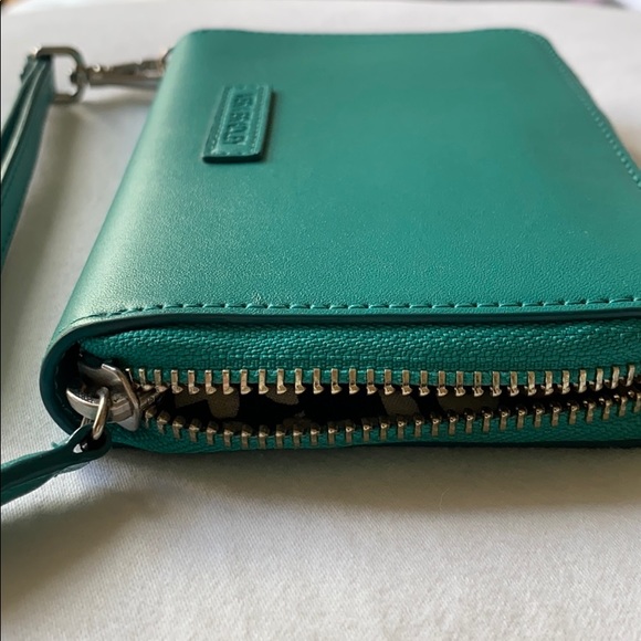 Turquoise Vera Bradley Wallet - Picture 4 of 4